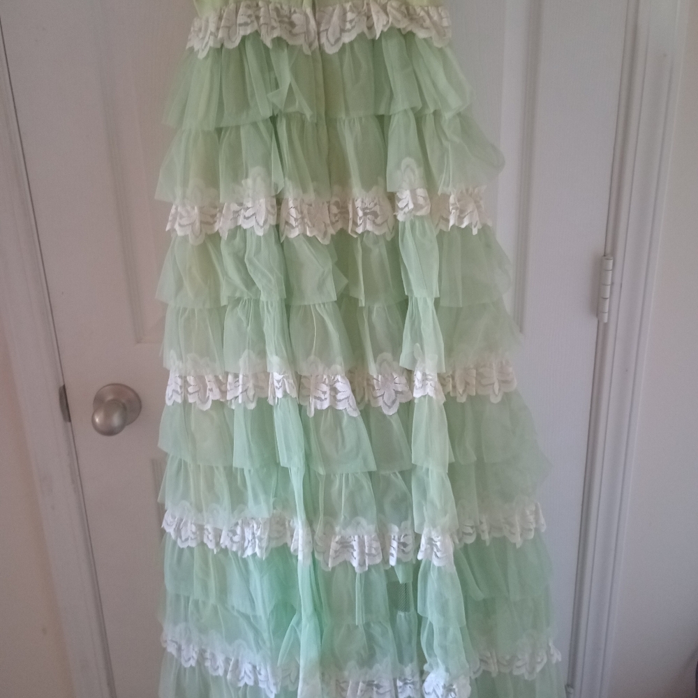 Elegant Green and White Vintage Dress Circa 1979-1980 - Picture 5 of 7